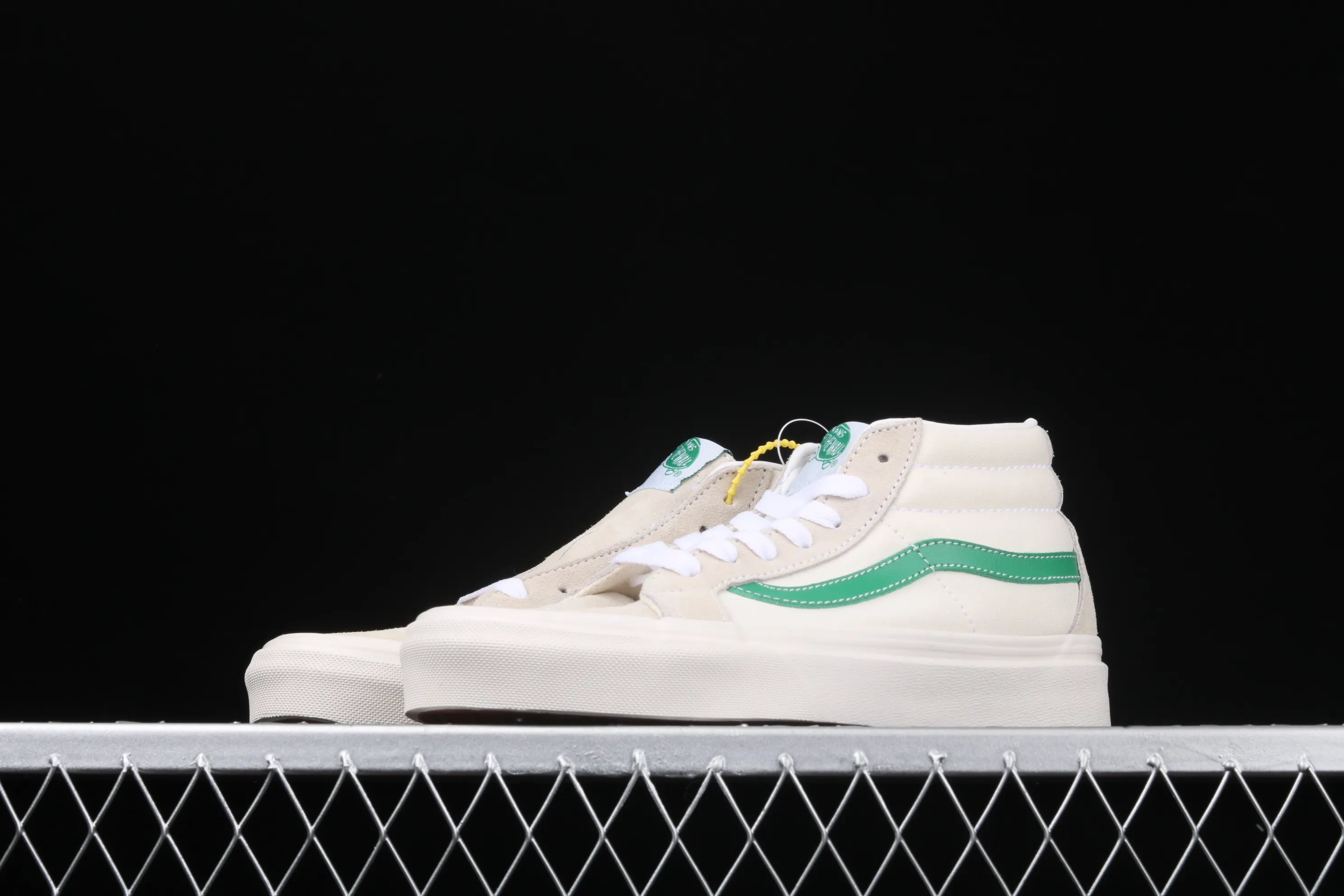 All categories Vans Vans series Vans Mid Vans Sk8 Mid Reissue Vans mid-top VN0A391FTP0 One size too large